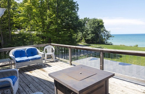 Glenn Haven Shores Casa | Beautiful Lakefront Home with Private Association Beach Access