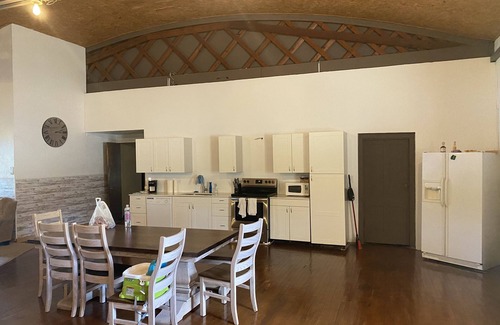South Bend Casa | Beautiful Lakehouse best view of Lake and beautiful pavilion 10 min from ND