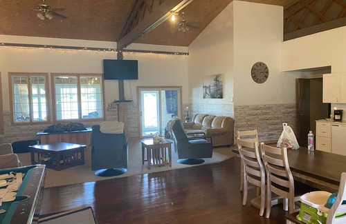 South Bend Casa | Beautiful Lakehouse best view of Lake and beautiful pavilion 10 min from ND