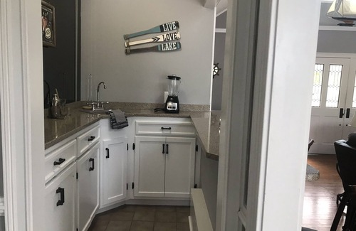 Lake Murray of Richland Casa | Beautiful Lakehouse W/ stunning sunsets private dock, pool, pool table sleeps 12