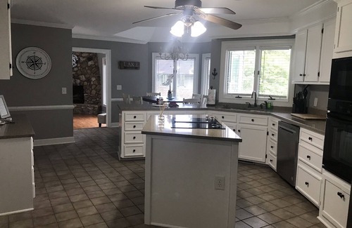 Lake Murray of Richland Casa | Beautiful Lakehouse W/ stunning sunsets private dock, pool, pool table sleeps 12