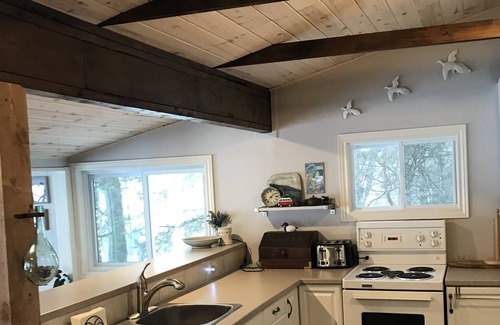 Frontenac Cabaña | Beautiful Lakeside Cottage Getaway
