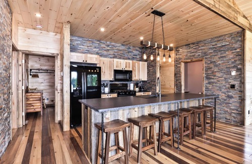 St Germain Cabina | Beautiful lakeside cottage on Little Saint Germain with personal dock and sandy