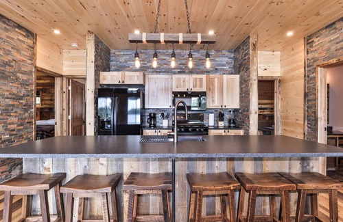 St Germain Cabina | Beautiful lakeside cottage on Little Saint Germain with personal dock and sandy