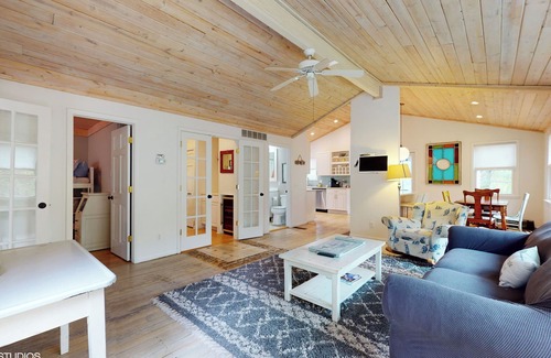 Lakeside Casa | Lakeside, MI - ¡Cabaña recién catalogada con acceso a la playa! RESERVA TU ESCAPADA DE OTOÑO