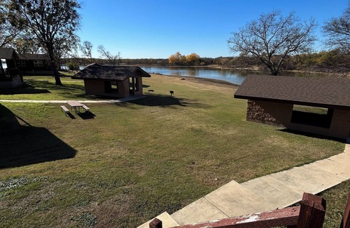 Frisco Cabina | Beautiful Lakeside Tiny House Cabin