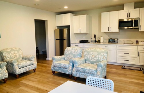 Federal Way Casa | Beautiful lakeside retreat,close to SeaTac Airport,pet friendly,EV charging,WiFi