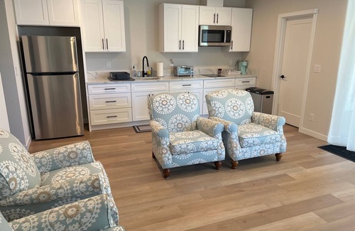 Federal Way Casa | Beautiful lakeside retreat,close to SeaTac Airport,pet friendly,EV charging,WiFi