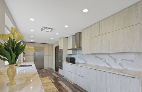 Benton Charter Township Villa | Beautiful Lakeview Property with the private beach