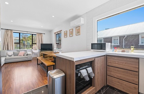 Kawaha Point Casa | Beautiful lakeview & 6 bedrooms & 3 bathrooms & Renovated & Close to Rotorua CBD