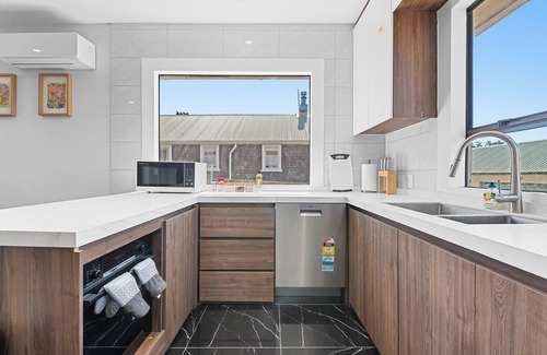 Kawaha Point Casa | Beautiful lakeview & 6 bedrooms & 3 bathrooms & Renovated & Close to Rotorua CBD