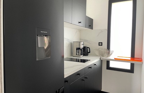 Bandol Villa | CHALET CONTEMPORÁNEO DE ALTA PARED EN LOS PINS.