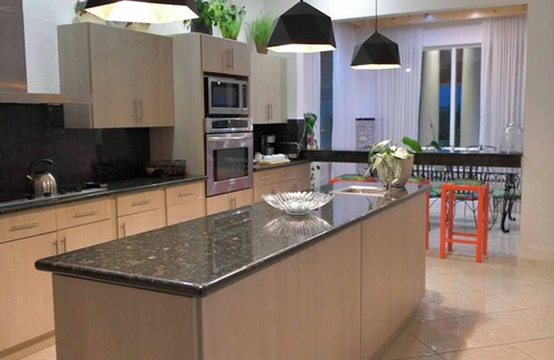 Ciudad Cariari Casa | Beautiful large palace with huge private pool less than 10min from the airport