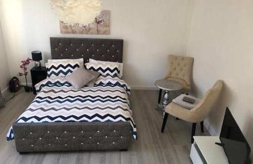 London Borough of Ealing Apartamento | Beautiful Large ROOM in London Flat