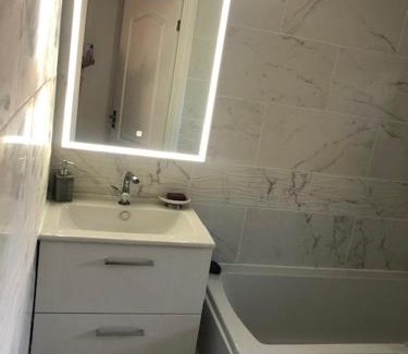 London Borough of Ealing Apartamento | Beautiful Large ROOM in London Flat