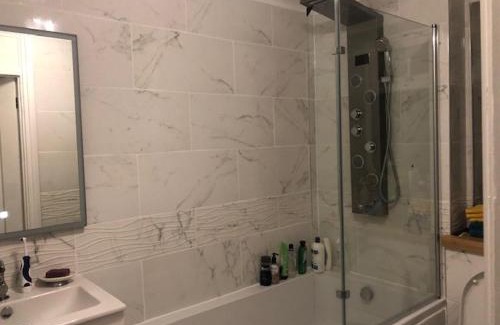 London Borough of Ealing Apartamento | Beautiful Large ROOM in London Flat