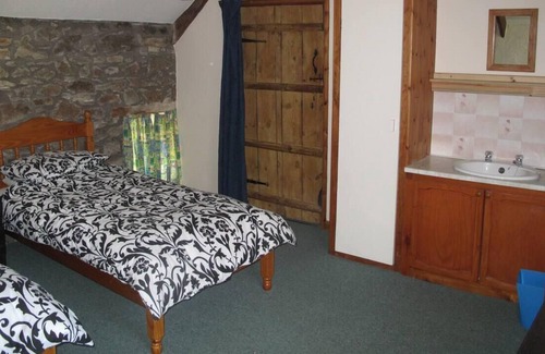 Pencader Cabaña | Beautiful Large Rural Cottage near Pencader