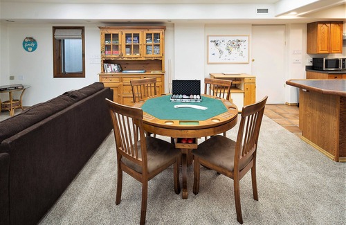 Valley Center Casa | ¡DISPONIBLE AHORA! Hermosa casa de retiro Tudor grande en 40 acres pacíficos