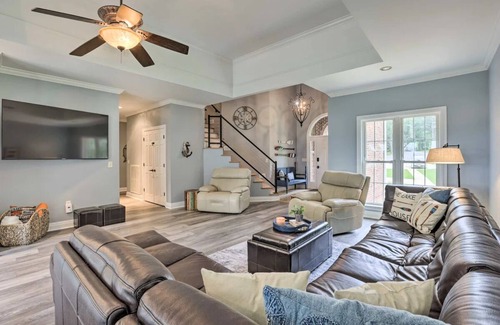 Wilsonville Casa | Beautiful Lay Lake Retreat for Large Families!! Make Lasting memories!