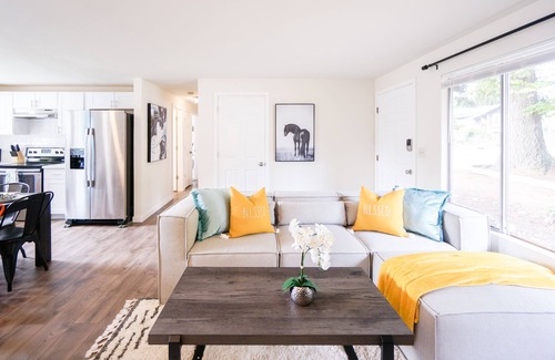 Bothell Casa | Beautiful Light-filled Farmhouse w/ swing & slide