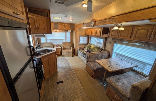 Wakefield Alquiler De RV | Beautiful little Camper w/all the extras at RockWater Campground.