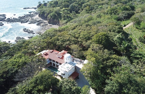 Puerto Carrillo Villa | Hermosa casa de playa ubicada