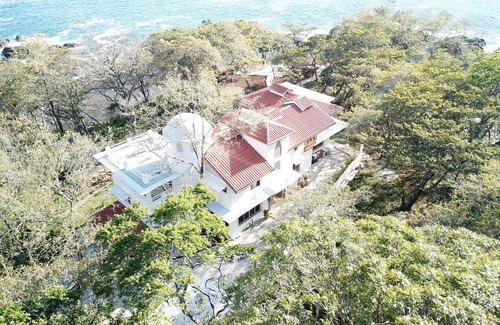 Puerto Carrillo Villa | Hermosa casa de playa ubicada