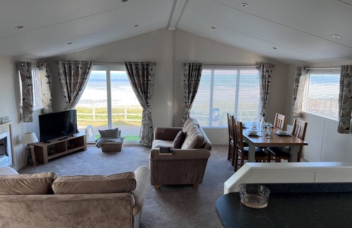 Crimdon Cabina | Beautiful Lodge w/Amazing Coastal Views