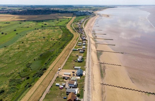 Hunstanton Cabina | Beautiful Lodge With Decking In Hunstanton At Manor Park Ref 23023W
