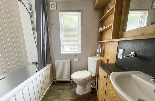 Hopton Cabina | Beautiful lodge with decking at Breydon Water Park in Norfolk ref 10022B