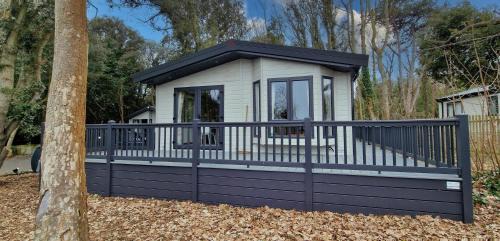 Corton Otro | Beautiful Lodge With Decking At Azure Seas In Suffolk, Sleeps 6 Ref 32217Og