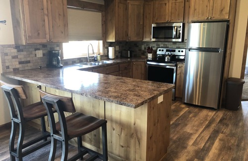 Ashton Apartamento | Beautiful loft apartment overlooking the Henry’s Fork River at the Ora Bridge!