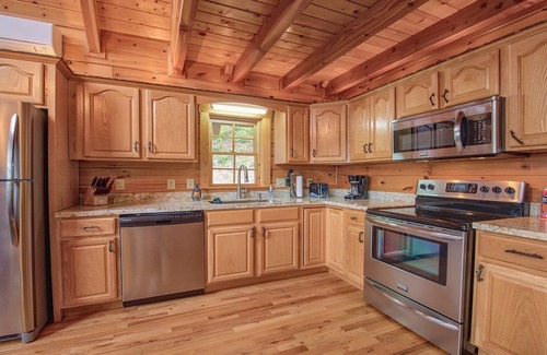 Maggie Valley Cabina | Beautiful Log Cabin with Panoramic Views