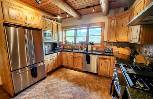 Crested Butte South Casa | Hermosa casa de troncos en casa en el río este! Jacuzzi privado y acceso a la pesca con excelentes vistas!