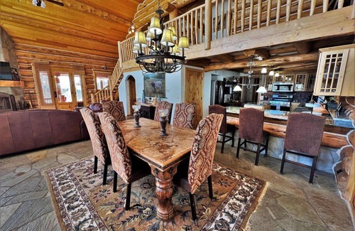 Purgatory Cabina | Beautiful Log Cabin 2 Miles to Purgatory Resort with Hot Tub