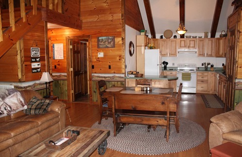 Jamestown Cabina | Hermosa Log Cabin 4 puestos de caballos y 2 corrales, Big South Fork National Park.