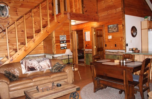 Jamestown Cabina | Hermosa Log Cabin 4 puestos de caballos y 2 corrales, Big South Fork National Park.