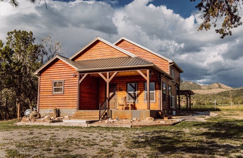 Montrose Cabina | Beautiful log cabin 7 miles from Black Canyon National Park
