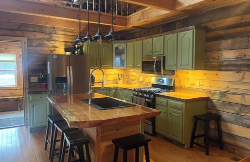 Jackman Cabina | Beautiful Log Cabin on Moose River in Jackman ME