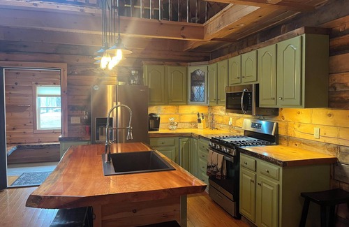 Jackman Cabina | Beautiful Log Cabin on Moose River in Jackman ME
