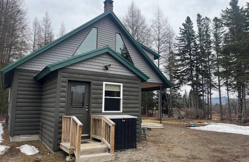 Jackman Cabina | Beautiful Log Cabin on Moose River in Jackman ME