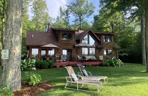Interlochen Cabina | Hermosa cabaña en el tranquilo lago Bass