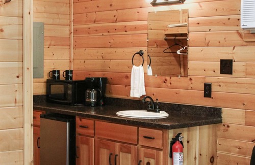 Pipe Creek Cabina | Cabañas de troncos en un entorno rural de 20 acres a pocos minutos de las ciudades