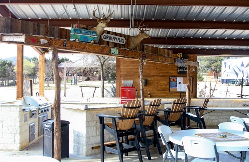 Pipe Creek Cabina | Cabañas de troncos en un entorno rural de 20 acres a pocos minutos de las ciudades