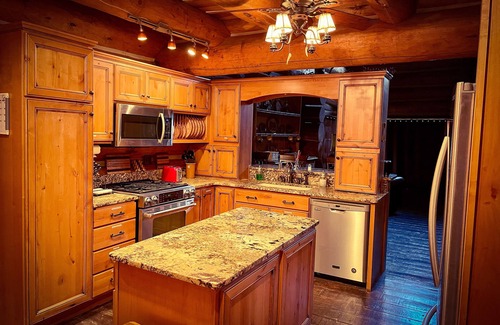 Coeur d'Alene Casa | Beautiful Log Cabin w/ Beachfront & Stunning Lake Views in Coeur d'Alene Idaho.