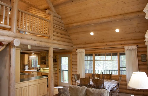 Peshastin Cabina | Hermosa Log Home ubicado en el bosque adyacente a Ingalls Creek.