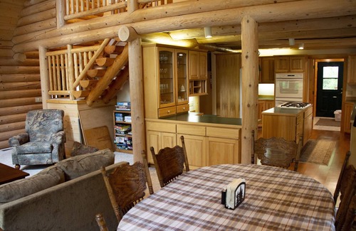 Peshastin Cabina | Hermosa Log Home ubicado en el bosque adyacente a Ingalls Creek.