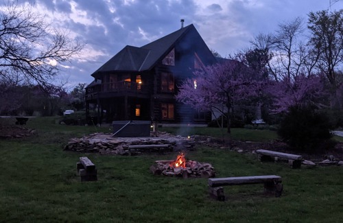Delaware Cabina | Beautiful log home on the Olentangy River