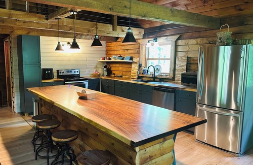 Prattsburgh Cabina | Beautiful Log Home - NY Finger Lakes- Wineries, Hiking, Breweries, Distilleries