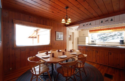 Ennis Cabina | Beautiful Log Home with Mountain Vistas
